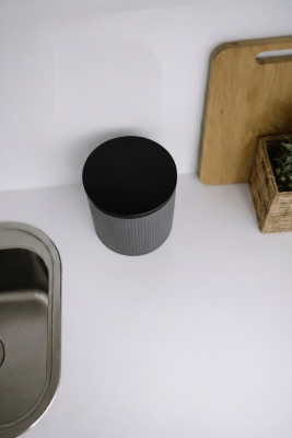 Lines Lüks Çizgili Tezgah Üstü Mutfak Çöp Kovası - Gri Kapaklı Atık Kutusu 5 Litre 3372 - 8