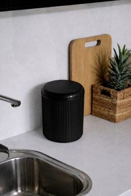 Lines Lüks Çizgili Tezgah Üstü Mutfak Çöp Kovası - Siyah Kapaklı Atık Kutusu 5 Litre 3029 - 3