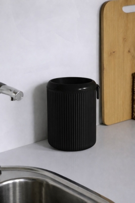 Lines Lüks Çizgili Tezgah Üstü Mutfak Çöp Kovası - Siyah Kapaklı Atık Kutusu 5 Litre 3029 - 6