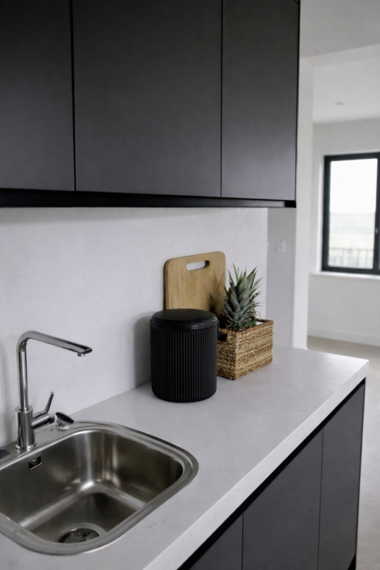 Lines Lüks Çizgili Tezgah Üstü Mutfak Çöp Kovası - Siyah Kapaklı Atık Kutusu 5 Litre 3029 - 7