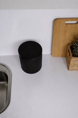 Lines Lüks Çizgili Tezgah Üstü Mutfak Çöp Kovası - Siyah Kapaklı Atık Kutusu 5 Litre 3372 - 4