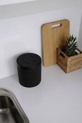 Lines Lüks Çizgili Tezgah Üstü Mutfak Çöp Kovası - Siyah Kapaklı Atık Kutusu 5 Litre 3372 - 5