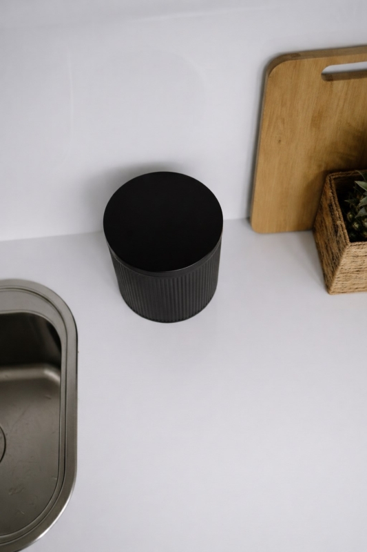 Lines Lüks Çizgili Tezgah Üstü Mutfak Çöp Kovası - Siyah Kapaklı Atık Kutusu 5 Litre 3372 - 7