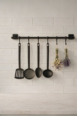 Modern Mat Siyah Mutfak Düzenleyici Set - Askı Aparatlı Spatula, Kevgir, Kaşık ve Kepçe Seti - Sas Haus