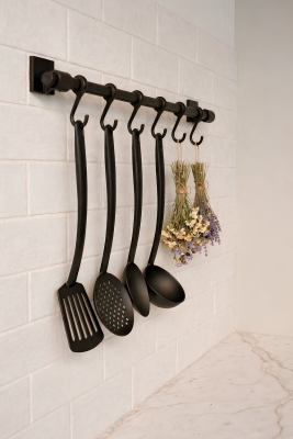 Modern Mat Siyah Mutfak Düzenleyici Set - Askı Aparatlı Spatula, Kevgir, Kaşık ve Kepçe Seti - 2